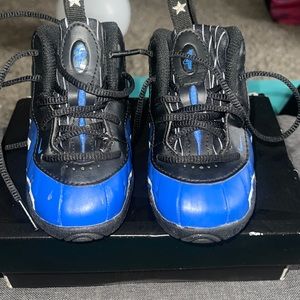 Gently used NIKE LITTLE POSITE kids shoes.